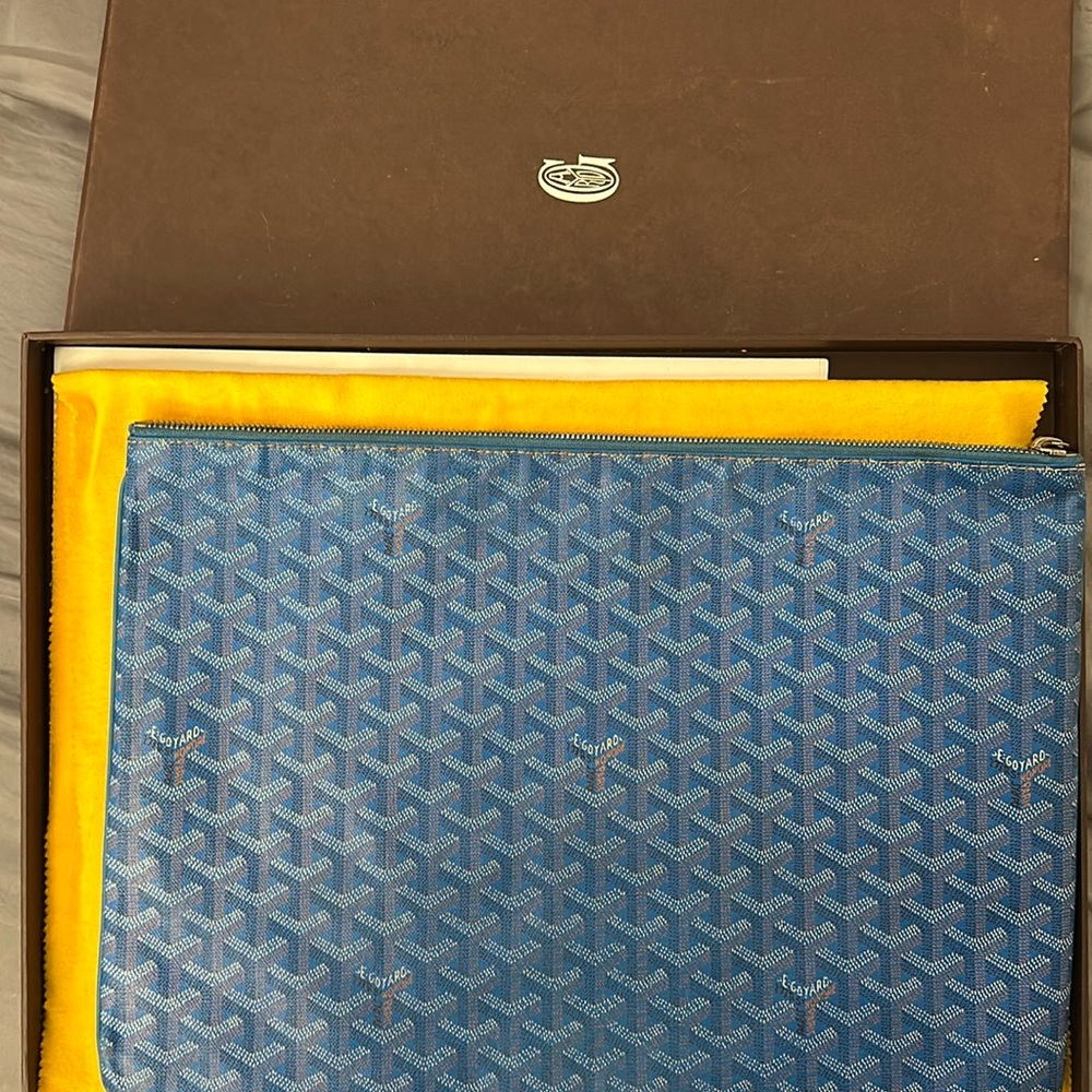 GOYARD
Goyardine Senat Pochette GM